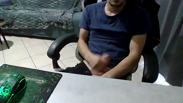 Snapshot of simoninside25 chatting on 10/11/25, 02:15 simoninside25 online show from 10/11/25, 02:15