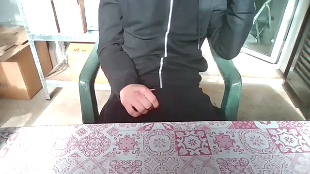 Snapshot of simoninside25 chatting on 11/16/25, 09:26 simoninside25 online show from 11/16/25, 09:26