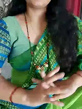 Snapshot of Indian_desi_wife chatting on 12/07/24, 04:25 Indian desi wife online show from 12/07/24, 04:25