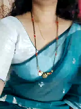 Snapshot of Indian_desi_wife chatting on 12/28/24, 02:54 Indian desi wife online show from 12/28/24, 02:54