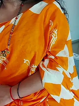 Snapshot of Indian_desi_wife chatting on 02/14/25, 07:07 Indian desi wife online show from 02/14/25, 07:07