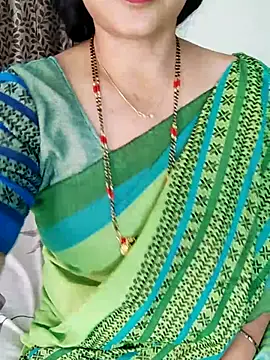 Snapshot of Indian_desi_wife chatting on 03/18/25, 04:59 Indian desi wife online show from 03/18/25, 04:59