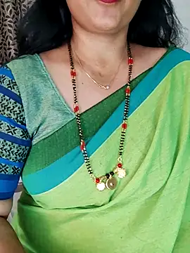 Snapshot of Indian_desi_wife chatting on 03/18/25, 08:04 Indian desi wife online show from 03/18/25, 08:04