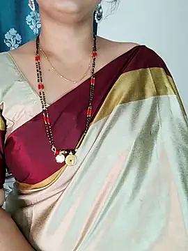 Snapshot of Indian_desi_wife chatting on 09/13/25, 02:55 Indian desi wife online show from 09/13/25, 02:55