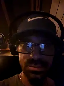 Snapshot of studda27 chatting on 09/26/25, 09:24 studda27 online show from 09/26/25, 09:24