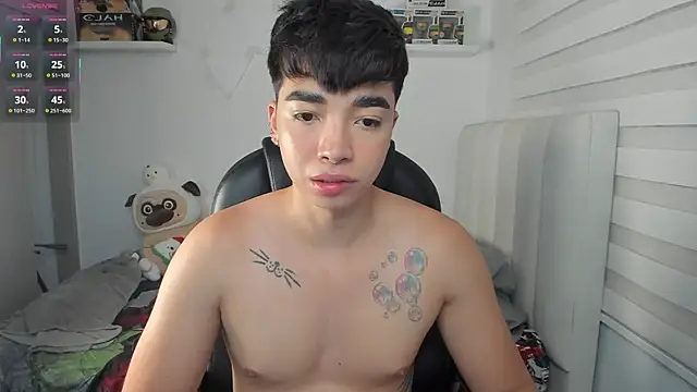 santy7v7 online show from 04/15/26, 01:18