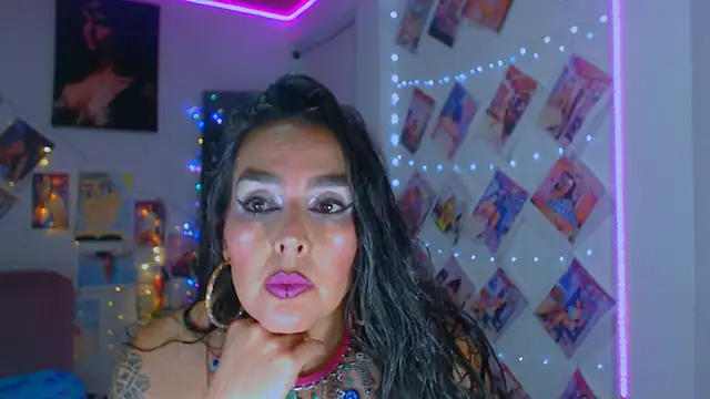 Snapshot of sweet_vanessa_22 chatting on 10/19/25, 03:29 sweet vanessa 22 online show from 10/19/25, 03:29