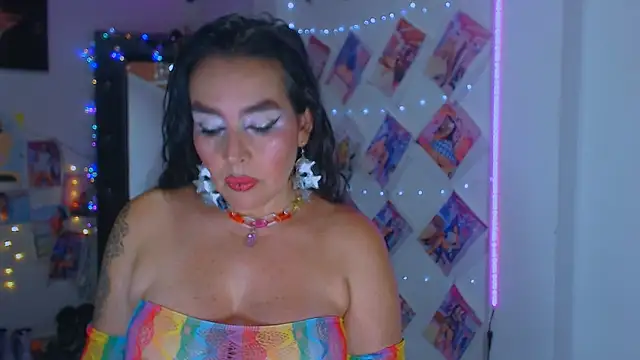 Snapshot of sweet_vanessa_22 chatting on 10/26/25, 05:57 sweet vanessa 22 online show from 10/26/25, 05:57