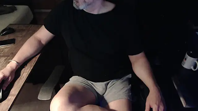 Snapshot of cabinda252 chatting on 02/03/25, 01:40 cabinda252 online show from 02/03/25, 01:40