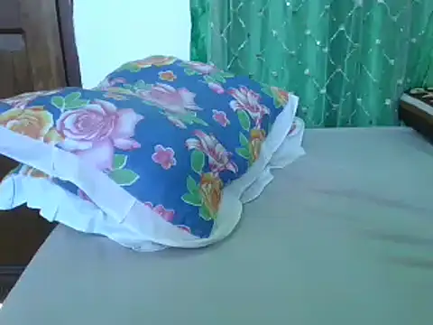 Snapshot of sweetchic_ chatting on 10/26/25, 10:21 sweetchic online show from 10/26/25, 10:21