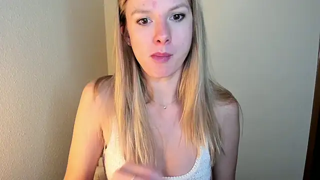 Snapshot of Annloveyou chatting on 01/12/25, 10:43 Annloveyou online show from 01/12/25, 10:43