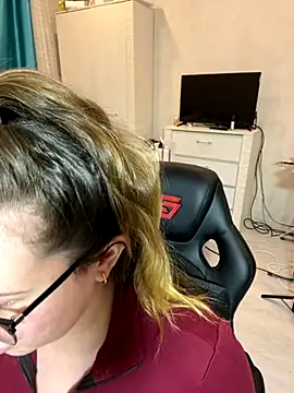 DienkaGreen online show from 11/29/25, 06:44