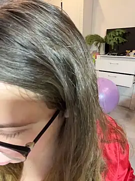 DienkaGreen online show from 12/18/25, 04:40