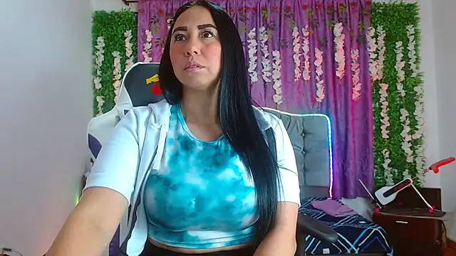 Snapshot of ariana-lopez chatting on 09/18/25, 04:47 ariana-lopez online show from 09/18/25, 04:47