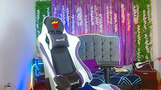 Snapshot of ariana-lopez chatting on 09/19/25, 03:45 ariana-lopez online show from 09/19/25, 03:45