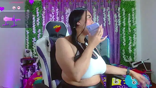 Snapshot of ariana-lopez chatting on 11/24/25, 12:16 ariana-lopez online show from 11/24/25, 12:16