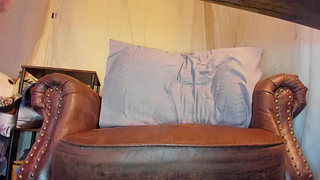 Snapshot of danidollxxx chatting on 03/18/25, 06:25 danidollxxx online show from 03/18/25, 06:25