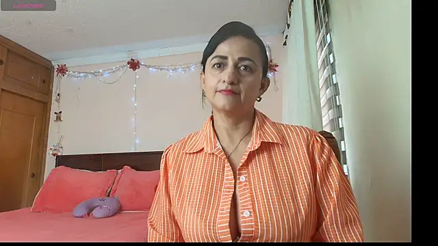 ISABEEL SOFIA01 online show from 04/17/26, 09:29