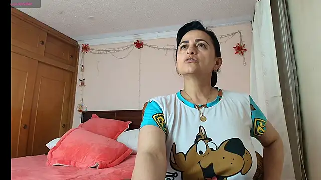 ISABEEL SOFIA01 online show from 05/17/26, 11:45
