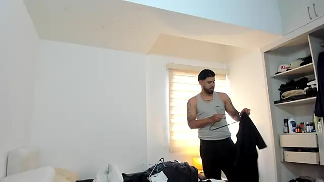 Justyn Torres online show from 10/16/25, 02:07