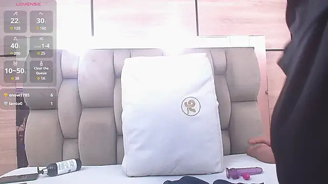 Snapshot of arianna_pearl chatting on 12/14/24, 03:47 arianna pearl online show from 12/14/24, 03:47
