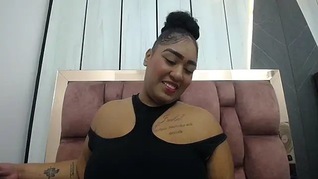 Snapshot of arianna_pearl chatting on 04/08/26, 01:22 arianna pearl online show from 04/08/26, 01:22