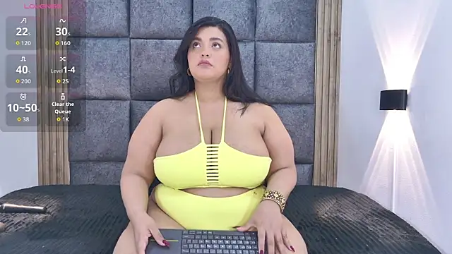 Snapshot of AmandaRousel chatting on 11/23/25, 12:38 AmandaRousel online show from 11/23/25, 12:38