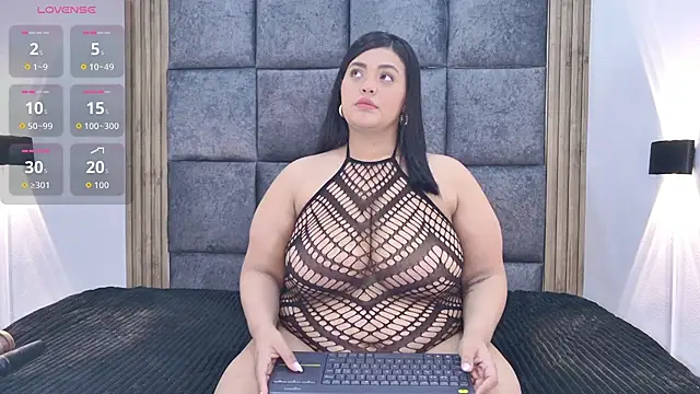 Snapshot of AmandaRousel chatting on 12/18/25, 01:06 AmandaRousel online show from 12/18/25, 01:06