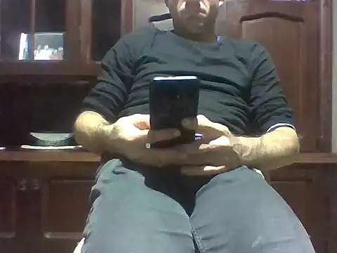 Snapshot of aroj95 chatting on 10/13/25, 11:16 aroj95 online show from 10/13/25, 11:16