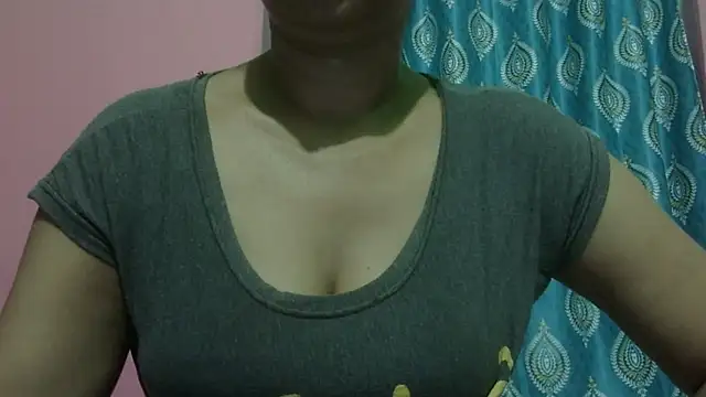 Snapshot of AVNI09- chatting on 05/14/26, 11:39 AVNI09- online show from 05/14/26, 11:39