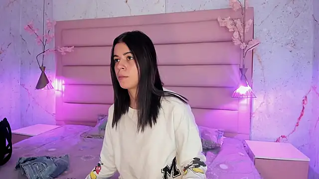 Snapshot of IvySanders1 chatting on 11/05/25, 01:00 IvySanders1 online show from 11/05/25, 01:00