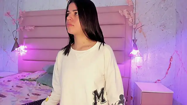 Snapshot of IvySanders1 chatting on 11/19/25, 12:27 IvySanders1 online show from 11/19/25, 12:27