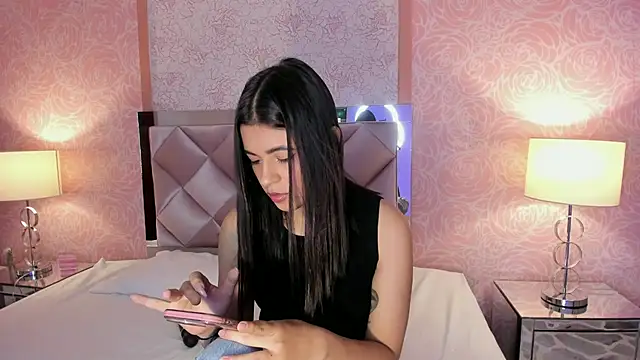 Snapshot of IvySanders1 chatting on 11/26/25, 07:37 IvySanders1 online show from 11/26/25, 07:37