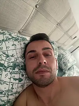 Snapshot of Emre-34 chatting on 11/06/25, 07:09 Emre-34 online show from 11/06/25, 07:09