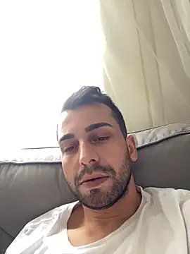 Snapshot of Emre-34 chatting on 11/10/25, 10:03 Emre-34 online show from 11/10/25, 10:03