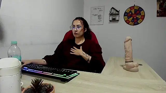 Snapshot of Scarlett_Sen chatting on 01/21/25, 04:27 Scarlett Sen online show from 01/21/25, 04:27