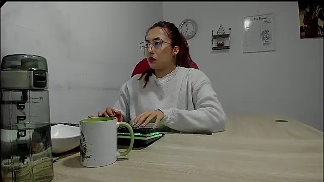 Snapshot of Scarlett_Sen chatting on 02/15/25, 01:38 Scarlett Sen online show from 02/15/25, 01:38