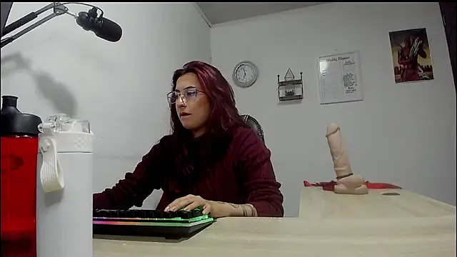 Snapshot of Scarlett_Sen chatting on 02/20/25, 04:03 Scarlett Sen online show from 02/20/25, 04:03