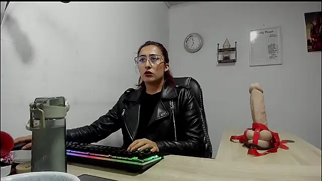 Snapshot of Scarlett_Sen chatting on 02/25/25, 03:27 Scarlett Sen online show from 02/25/25, 03:27