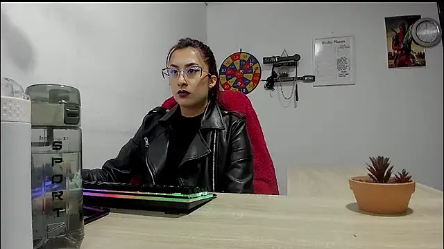 Snapshot of Scarlett_Sen chatting on 03/11/25, 01:12 Scarlett Sen online show from 03/11/25, 01:12