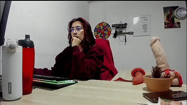 Snapshot of Scarlett_Sen chatting on 03/19/25, 01:51 Scarlett Sen online show from 03/19/25, 01:51