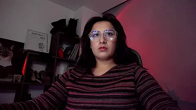 Snapshot of Scarlett_Sen chatting on 10/16/25, 01:56 Scarlett Sen online show from 10/16/25, 01:56