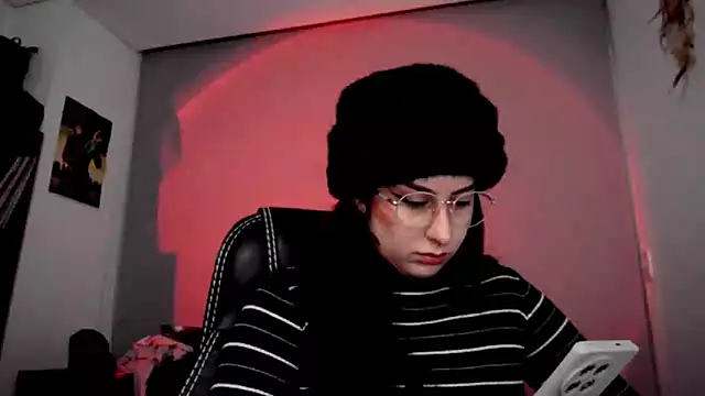 Snapshot of Scarlett_Sen chatting on 10/25/25, 02:02 Scarlett Sen online show from 10/25/25, 02:02