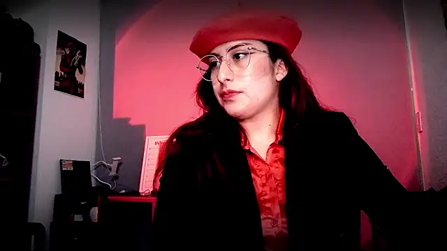 Snapshot of Scarlett_Sen chatting on 12/17/25, 05:52 Scarlett Sen online show from 12/17/25, 05:52