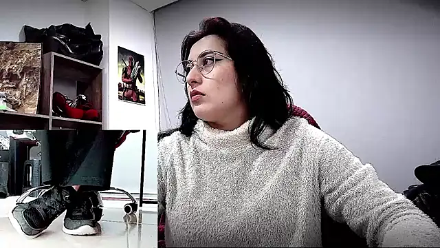 Snapshot of Scarlett_Sen chatting on 02/26/26, 01:32 Scarlett Sen online show from 02/26/26, 01:32