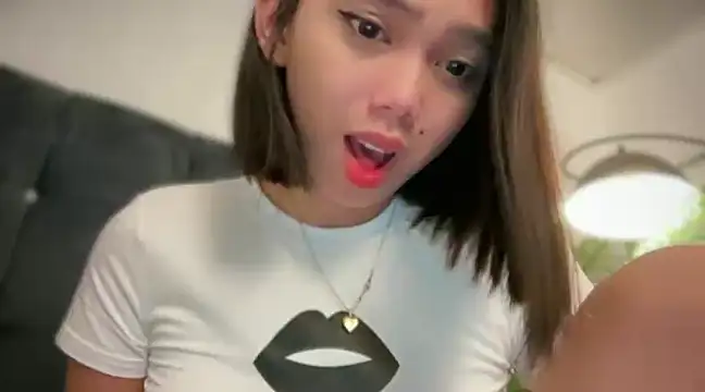 Snapshot of GenesisCastillano chatting on 02/23/25, 05:50 GenesisCastillano online show from 02/23/25, 05:50