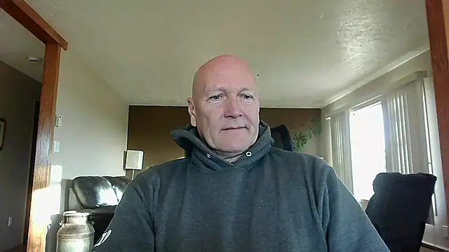 Snapshot of BasicAnt chatting on 10/29/25, 02:41 BasicAnt online show from 10/29/25, 02:41