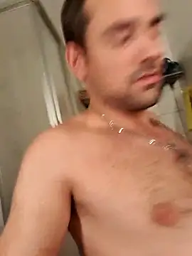 Snapshot of SpliffJiff chatting on 10/17/25, 02:59 SpliffJiff online show from 10/17/25, 02:59