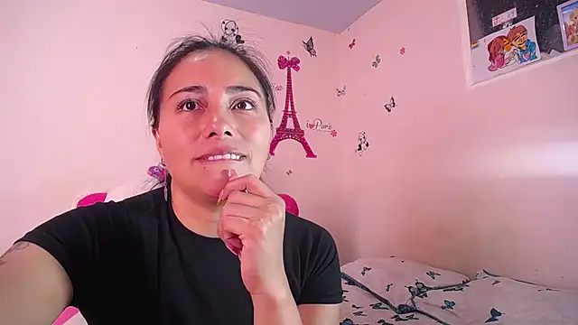 Snapshot of hanna_girl21 chatting on 02/25/26, 08:18 hanna girl21 online show from 02/25/26, 08:18