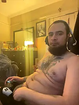 Snapshot of cnasty5621333 chatting on 10/13/25, 03:45 cnasty5621333 online show from 10/13/25, 03:45